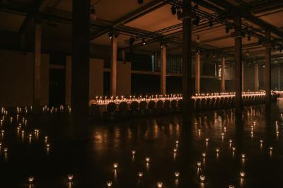 Miniature Location salle Bruxelles (Bruxelles-Capitale) - Silo Brussels #15 Façade d'un bâtiment illuminé en bleu avec un logo et une bannière ’Renault Tech Pop-Up’ au centre.