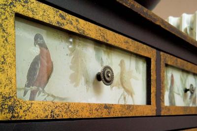 Miniature Location salle Montbarla (Tarn-et-Garonne) - Moulin de Salazar #3 Chambre lumineuse avec lit double, fauteuil en bois, baignoire blanche et grande fenêtre donnant sur l'extérieur.