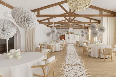 Miniature Location salle Margaux (Gironde) - Château Pontac Lynch #5 Femme de dos, vêtue d'un chapeau et d'une tenue claire, levant un verre de vin devant une façade en pierre avec volets…