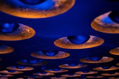 Miniature Location salle Bruxelles (Bruxelles-Capitale) - Harmon House #11 Main ajustant des commandes sur une table de mixage éclairée dans une ambiance sombre et lumineuse.