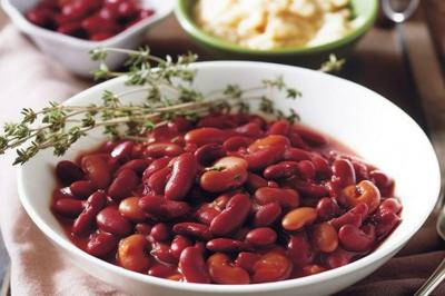 Miniature Traiteur Colmar (Haut-Rhin) - Afghane Kitchen #17 Plat de feuilles de légumes mijotées dans une sauce épicée, présenté dans une assiette blanche.