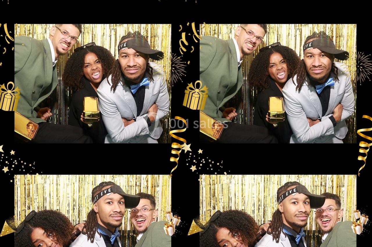 Quatre photos de trois personnes souriantes posant devant un fond doré avec des décorations festives.