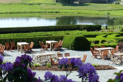 Miniature Location salle Libramont-Chevigny (Luxembourg) - Domaine du Château de Freux #5 Un couple en tenue de mariage se tient devant un officiant dans un décor festif avec sapins et guirlandes lumineuses.