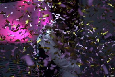 Miniature DJ La Chapelle-Lasson (Marne) - DJ Asanime #3 Salle de réception décorée pour un événement, avec tables rondes dressées, nappes blanches et éléments végétaux.