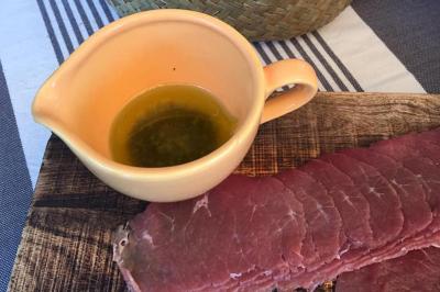 Miniature Traiteur Breuillet (Essonne) - Ardélices Buffet #19 Bagels au sésame garnis de fromage frais, de légumes verts et d'herbes, disposés sur un plateau.