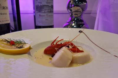 Miniature Location salle Comines (Nord) - Les Salons du Château - France Evénement #21 Roulés de crêpes garnis de saumon fumé, fromage frais et herbes, présentés avec des brins d'aneth.