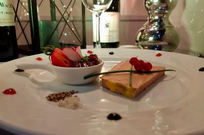 Miniature Location salle Comines (Nord) - Les Salons du Château - France Evénement #27 Roulés de crêpes garnis de saumon fumé, fromage frais et herbes, présentés avec des brins d'aneth.