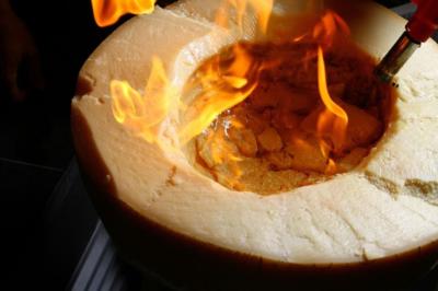 Miniature Traiteur Noailles (Oise) - Baffetti  #3 Assiette de tagliatelles fraîches avec sauce tomate, morceaux de viande, persil frais et croûton garni de lard grillé.