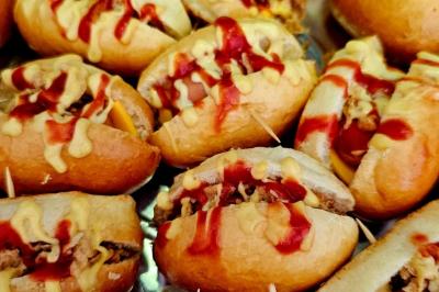 Miniature Traiteur Noailles (Oise) - Baffetti  #18 Assiette de tagliatelles fraîches avec sauce tomate, morceaux de viande, persil frais et croûton garni de lard grillé.