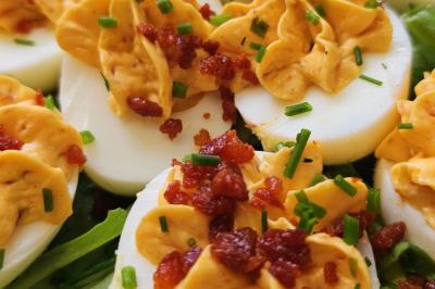 Miniature Traiteur Noailles (Oise) - Baffetti  #21 Assiette de tagliatelles fraîches avec sauce tomate, morceaux de viande, persil frais et croûton garni de lard grillé.