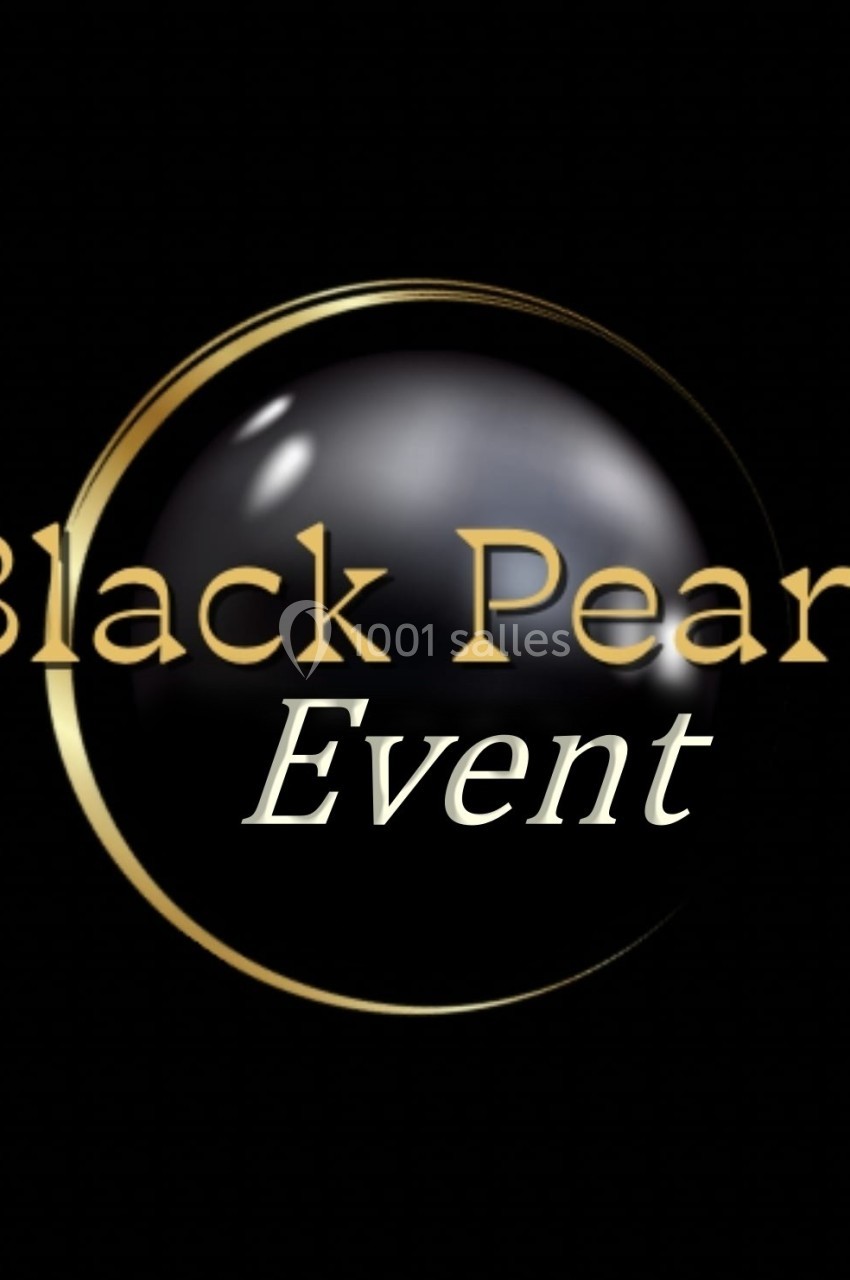 Logo avec une perle noire entourée d'un cercle doré, accompagné du texte ’Black Pearl Event’ en lettres dorées et blanches.