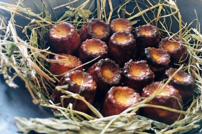 Miniature Traiteur Nousty (Pyrénées-Atlantiques) - Adquat Traiteur #5 Cheesecake rond avec zeste de citron jaune et vert, sur une base de biscuit spéculoos.