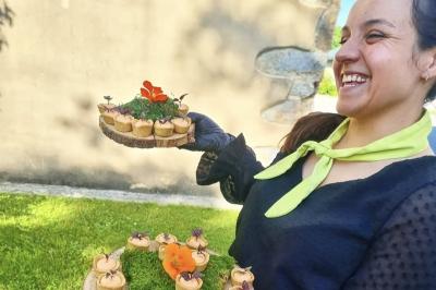 Miniature Traiteur Nousty (Pyrénées-Atlantiques) - Adquat Traiteur #20 Cheesecake rond avec zeste de citron jaune et vert, sur une base de biscuit spéculoos.