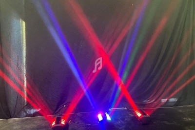 Miniature DJ Portet-sur-Garonne (Haute-Garonne) - Dj Mataba #9 Un DJ mixe en plein air devant une foule dansante lors d'une soirée sous des tentes éclairées au crépuscule.