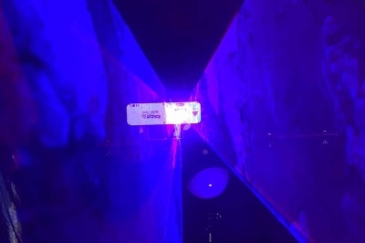 Miniature DJ Portet-sur-Garonne (Haute-Garonne) - Dj Mataba #12 Un DJ mixe en plein air devant une foule dansante lors d'une soirée sous des tentes éclairées au crépuscule.