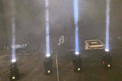 Miniature DJ Portet-sur-Garonne (Haute-Garonne) - Dj Mataba #15 Un DJ mixe en plein air devant une foule dansante lors d'une soirée sous des tentes éclairées au crépuscule.