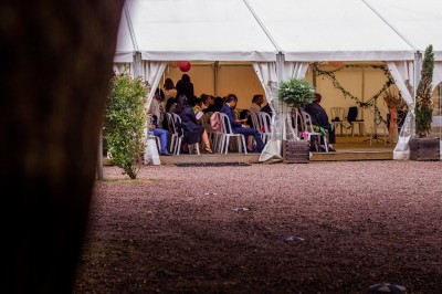 Miniature Location salle Reyrieux (Ain) - Le Clos Talançonnais #26 Porc entier rôti à la broche au-dessus d'un feu de bois, avec une peau dorée et croustillante.