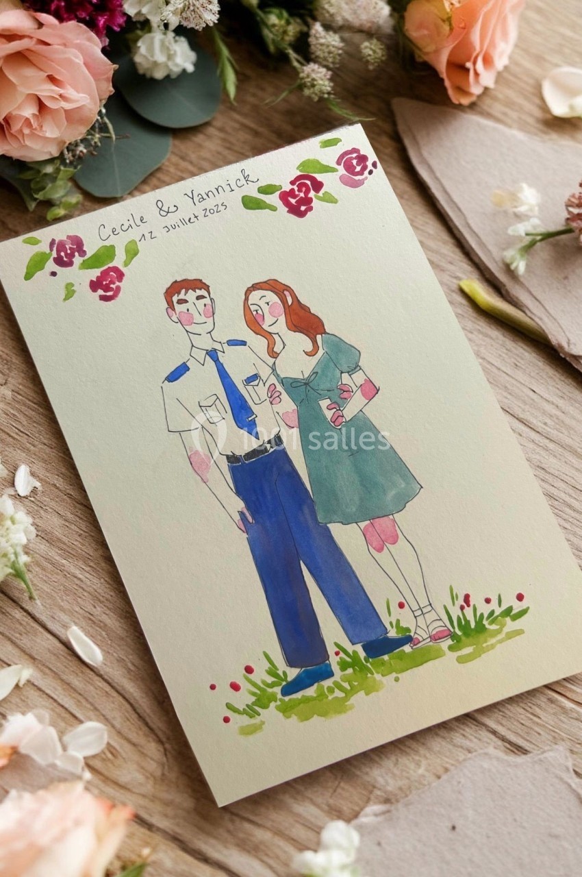 Illustration colorée d'un couple sur une carte posée sur une table en bois, entourée de fleurs et d'enveloppes.