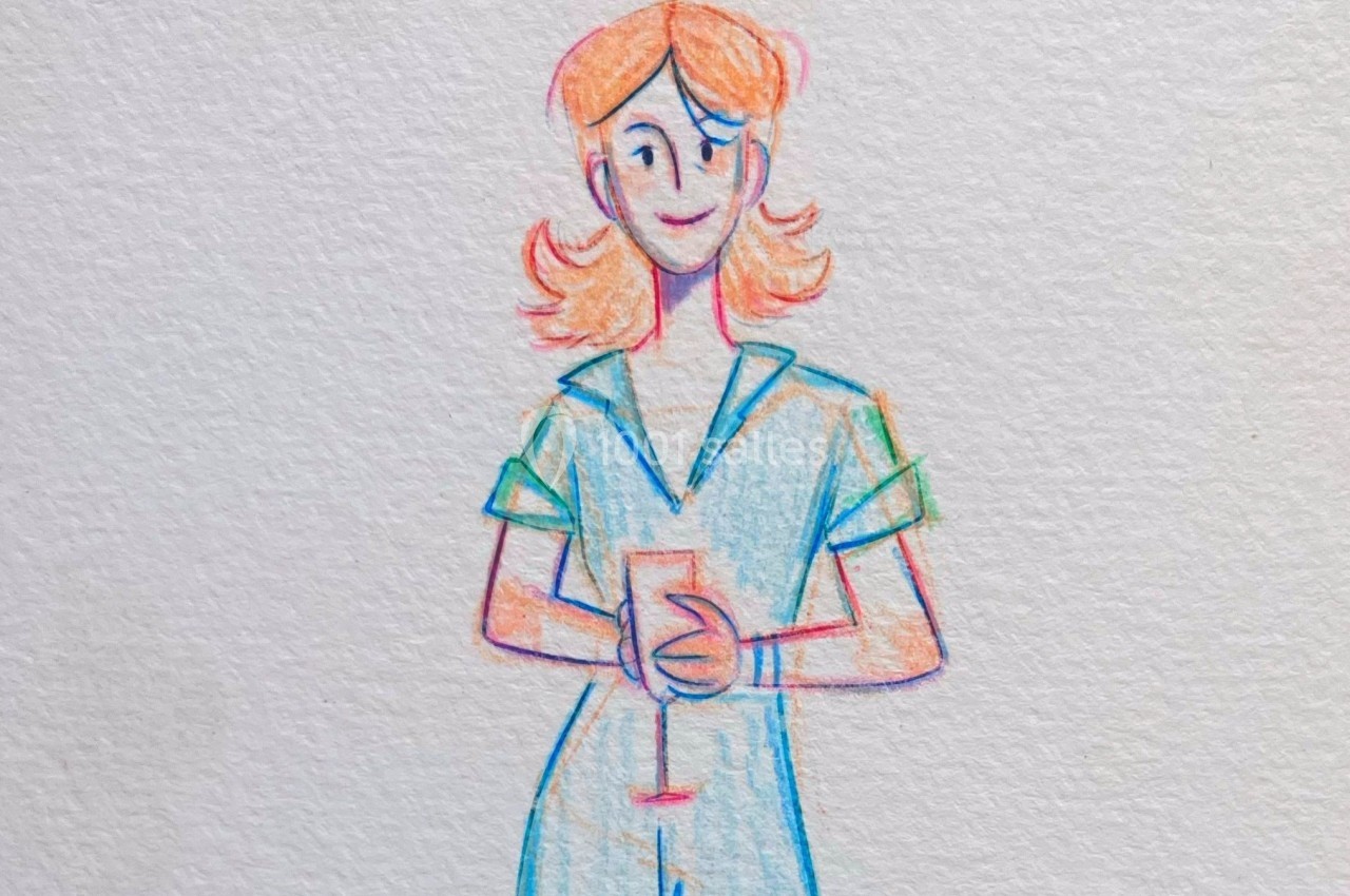 Illustration d'une femme souriante aux cheveux orange tenant un verre, dessinée avec des crayons de couleur.