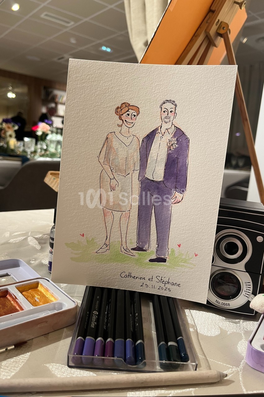 Illustration d'un couple en tenue élégante, posée sur une table avec des fournitures d'art et un appareil photo.
