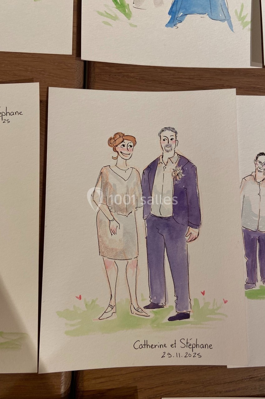 Illustration aquarelle d'un couple debout, souriant, vêtu élégamment, avec des prénoms et une date inscrits en bas.