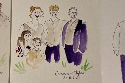 Deux illustrations colorées de femmes stylisées, l'une entourée de roses, l'autre de citrons, posées sur un tissu beige.