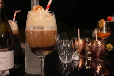 Miniature Traiteur Sainte-Croix (Ain) - Brasserie des Dombes #3 Assiette composée de pâté en croûte, œufs durs, tomates, cornichons, olives et salade verte, garnie de persil.