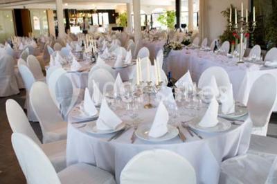 Miniature Location salle Thuin (Hainaut) - Le Prestige #20 Piscine extérieure entourée de terrasses en bois et de chaises longues, devant une maison moderne sous un ciel dégagé.