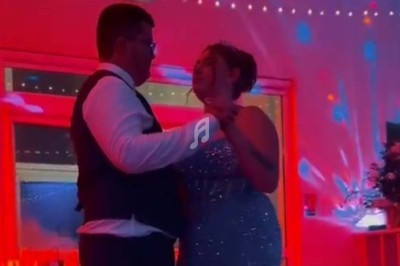 Miniature DJ Grillon (Vaucluse) - Dj Greg #9 Installation de matériel de sonorisation et éclairage avec une table de mixage dans une salle décorée pour un anniversaire.