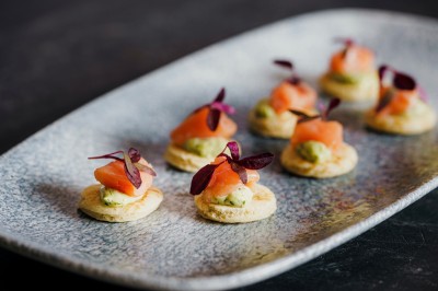 Miniature Traiteur Paris 18 (Paris) - Traiteur Harmonia #4 Desserts variés présentés dans des verrines, incluant des mousses, fruits frais et pâtisseries en arrière-plan.