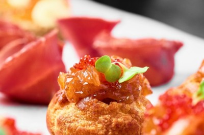 Miniature Traiteur Paris 18 (Paris) - Traiteur Harmonia #13 Desserts variés présentés dans des verrines, incluant des mousses, fruits frais et pâtisseries en arrière-plan.