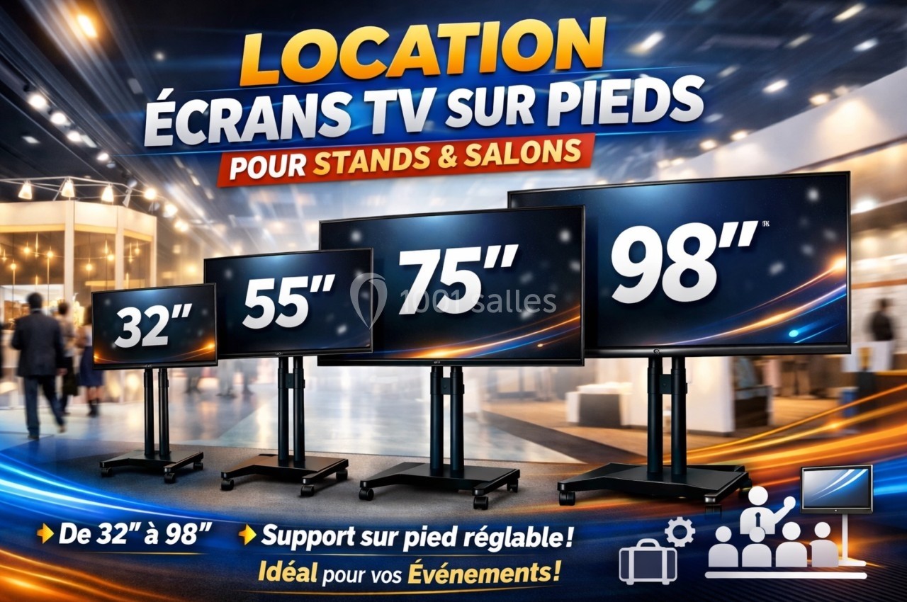 Quatre écrans TV de tailles différentes sur pieds réglables exposés dans un espace lumineux de type salon professionnel.