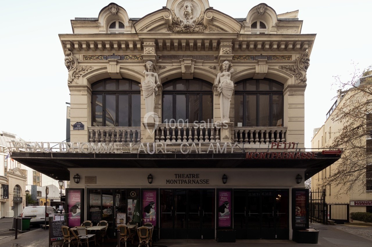 Façade du Théâtre Montparnasse avec ses statues et ses détails architecturaux ornés, vue depuis la rue.