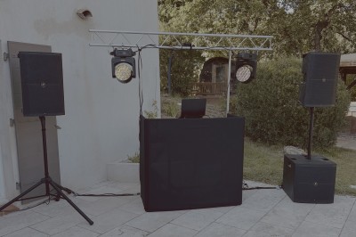 Miniature DJ Pertuis (Vaucluse) - Vaelys #2 Avis client positif décrivant une expérience de mariage avec une équipe professionnelle et une ambiance réussie.