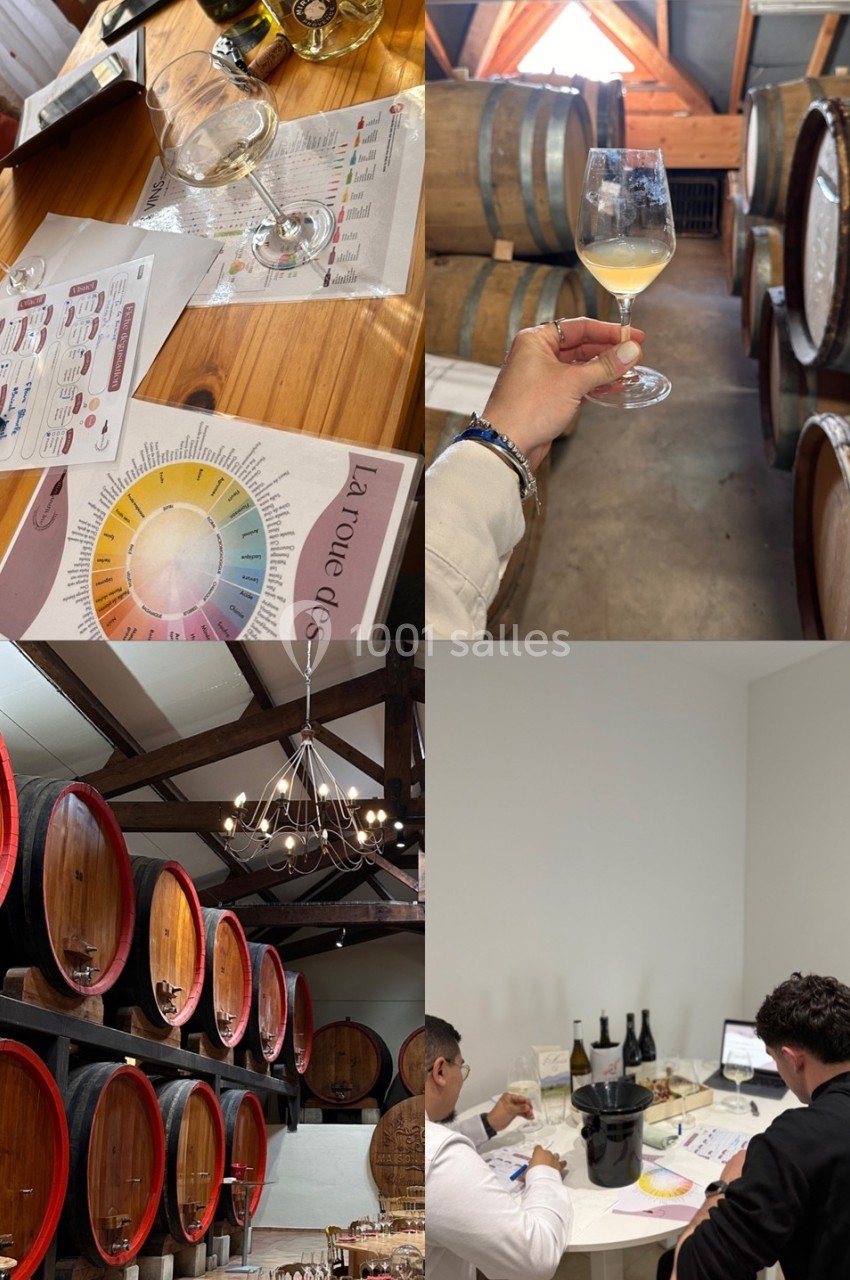 1. Dégustation de vin avec des verres et une roue des arômes sur une table en bois. 2. Verre de vin blanc tenu devant des…