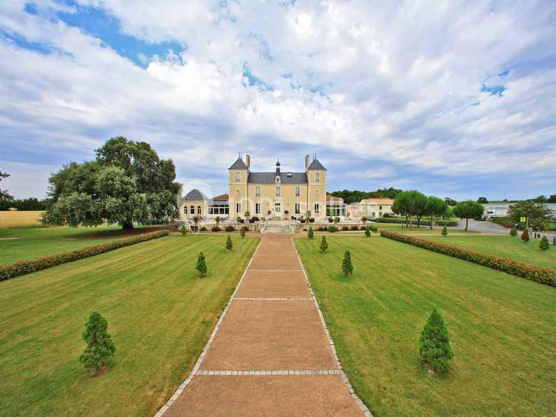 Location salle Le Gué-de-Velluire (Vendée) - Château de la Sebrandière #1