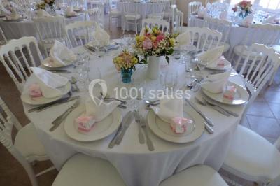 Miniature Location salle Rosoy-en-Multien (Oise) - Domaine de la Nacelle #7 Salle de bain moderne avec douche à l'italienne, barres d'appui murales et toilettes accessibles.