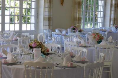 Miniature Location salle Rosoy-en-Multien (Oise) - Domaine de la Nacelle #8 Salle de bain moderne avec douche à l'italienne, barres d'appui murales et toilettes accessibles.