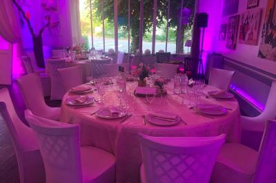 Miniature Location salle Cernay-la-Ville (Yvelines) - Les Salons Léopold #5 Plaque dorée indiquant le titre de Maître Restaurateur décerné à Josselin Le Moigne pour Les Salons Léopold.