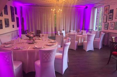 Miniature Location salle Cernay-la-Ville (Yvelines) - Les Salons Léopold #2 Plaque dorée indiquant le titre de Maître Restaurateur décerné à Josselin Le Moigne pour Les Salons Léopold.