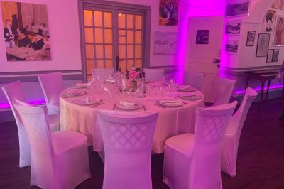 Miniature Location salle Cernay-la-Ville (Yvelines) - Les Salons Léopold #15 Plaque dorée indiquant le titre de Maître Restaurateur décerné à Josselin Le Moigne pour Les Salons Léopold.