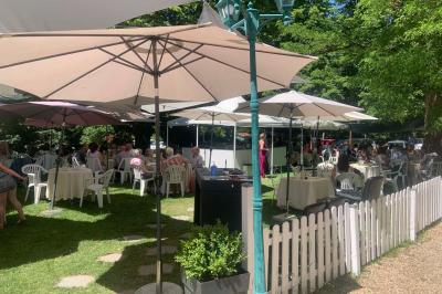 Miniature Location salle Cernay-la-Ville (Yvelines) - Les Salons Léopold #26 Plaque dorée indiquant le titre de Maître Restaurateur décerné à Josselin Le Moigne pour Les Salons Léopold.
