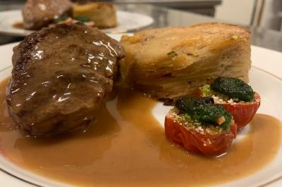 Miniature Location salle Cernay-la-Ville (Yvelines) - Les Salons Léopold #32 Plaque dorée indiquant le titre de Maître Restaurateur décerné à Josselin Le Moigne pour Les Salons Léopold.