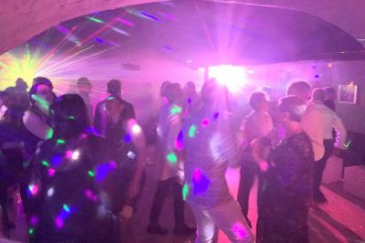 Miniature Location salle Cernay-la-Ville (Yvelines) - Les Salons Léopold #23 Plaque dorée indiquant le titre de Maître Restaurateur décerné à Josselin Le Moigne pour Les Salons Léopold.