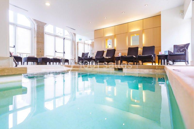 Piscine intérieure