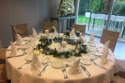 Miniature Location salle Mouscron (Hainaut) - La Renaissance #18 Structure de jeux en plein air avec toboggan et modules d'escalade, installée sur un sol sablonneux près d'une clôture.